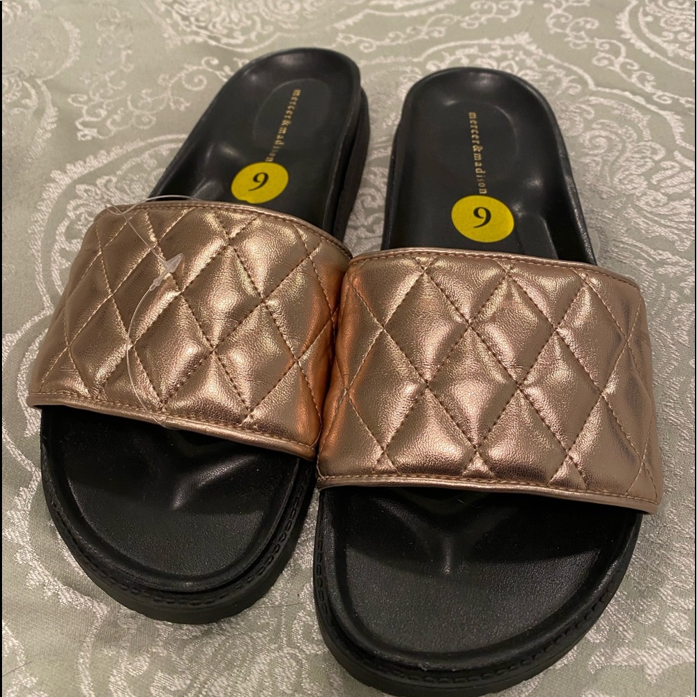 Black and Gold Mercer & Madison slides